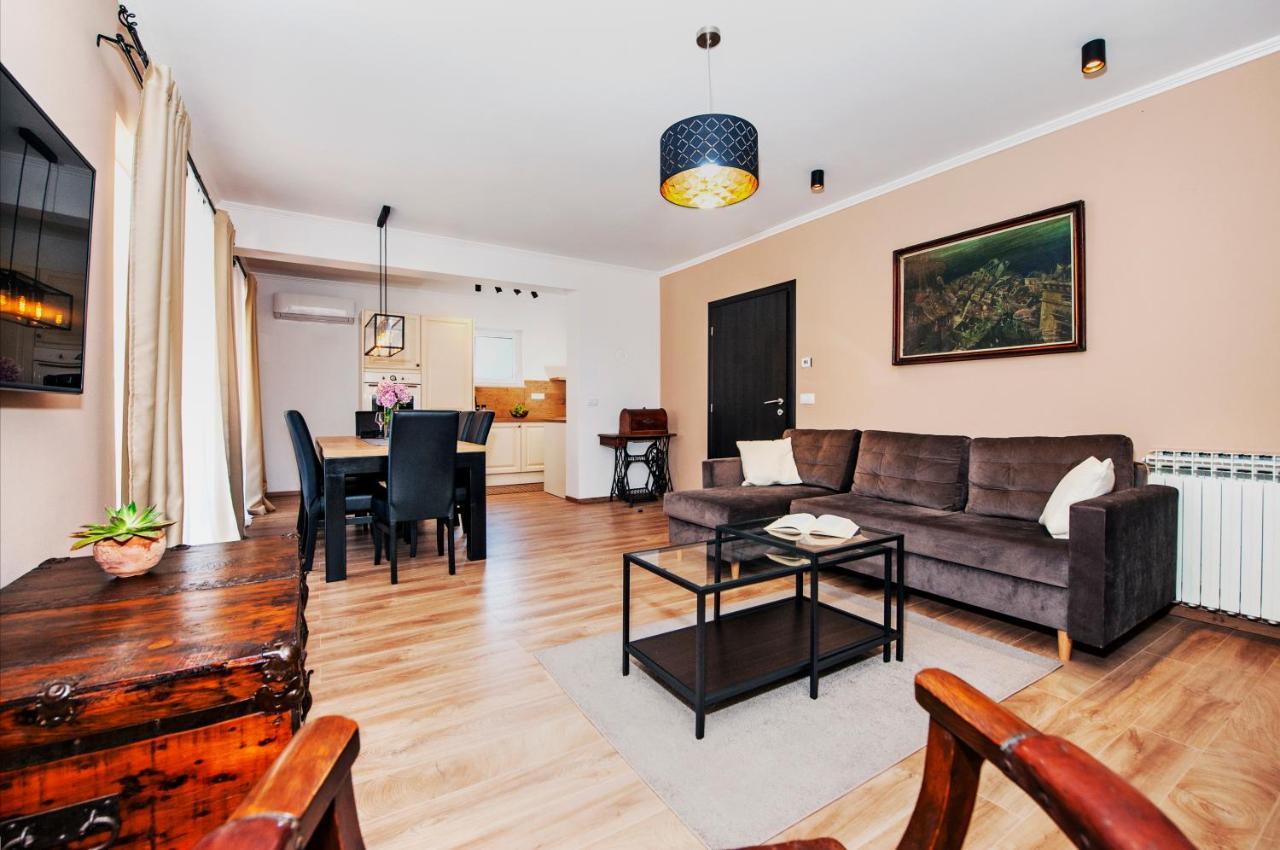 Apartment Miral ロヴィンスコ・セロ エクステリア 写真