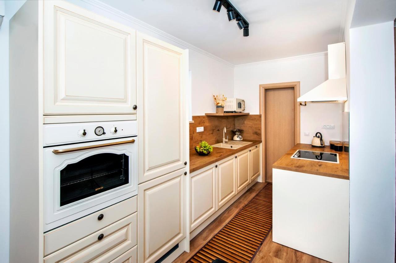Apartment Miral ロヴィンスコ・セロ エクステリア 写真