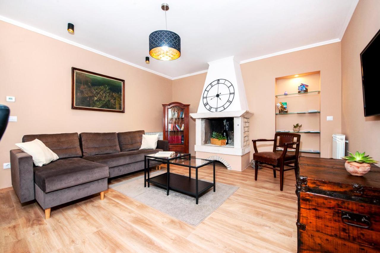 Apartment Miral ロヴィンスコ・セロ エクステリア 写真